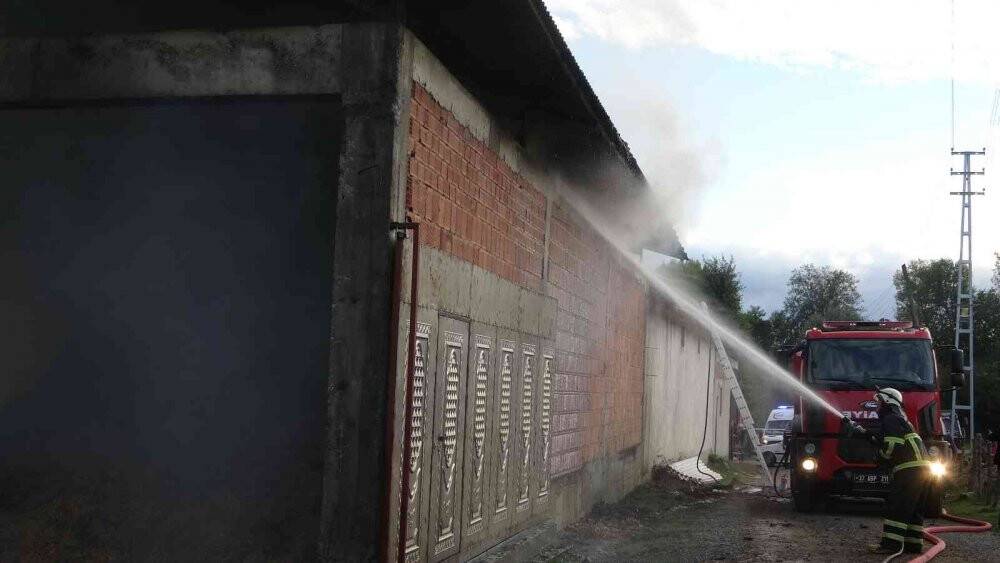 Samanlıkta çıkan yangında 2 kişi hastanelik oldu