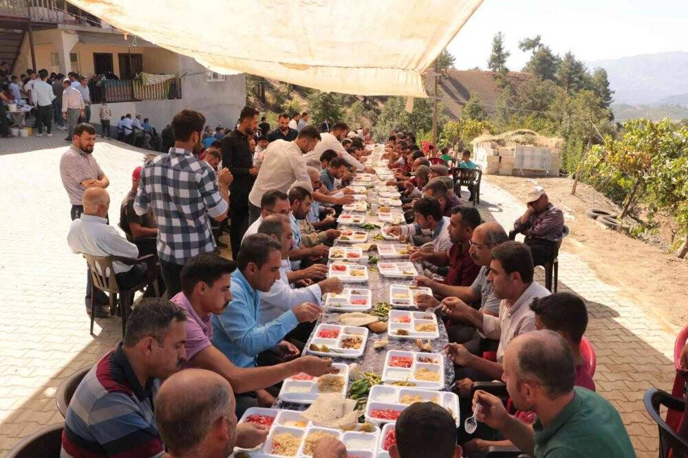Şampiyon pehlivanlar omuzlarla taşındı, koçlar kesildi