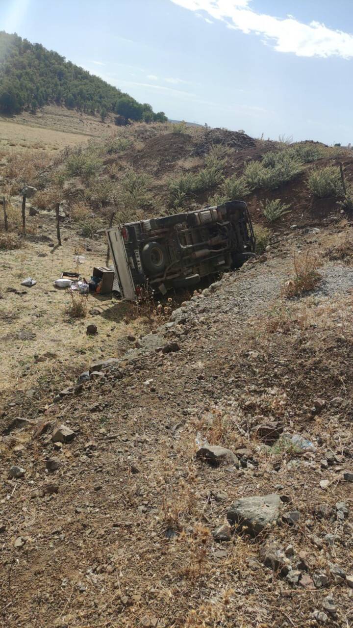 Bingöl’de kamyonet devrildi: 1 yaralı