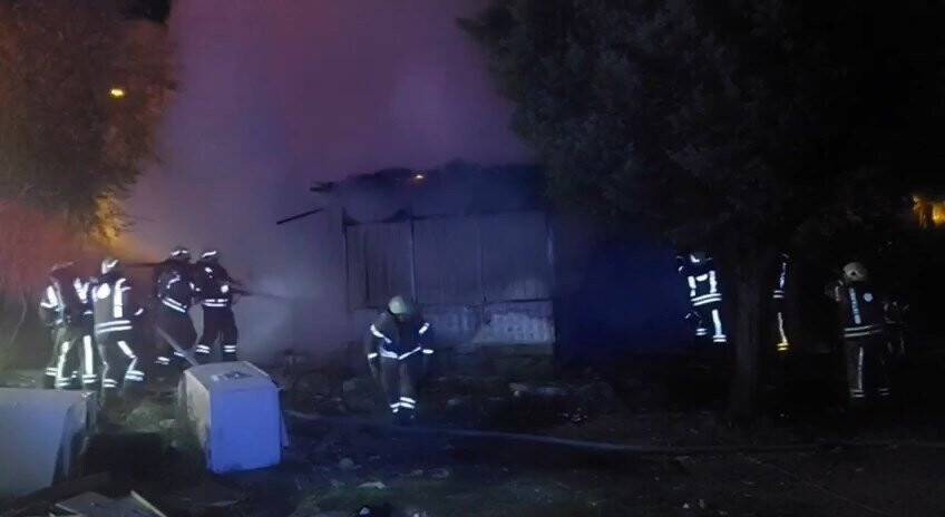 Çekmeköy’de gece kondu alev alev yandı