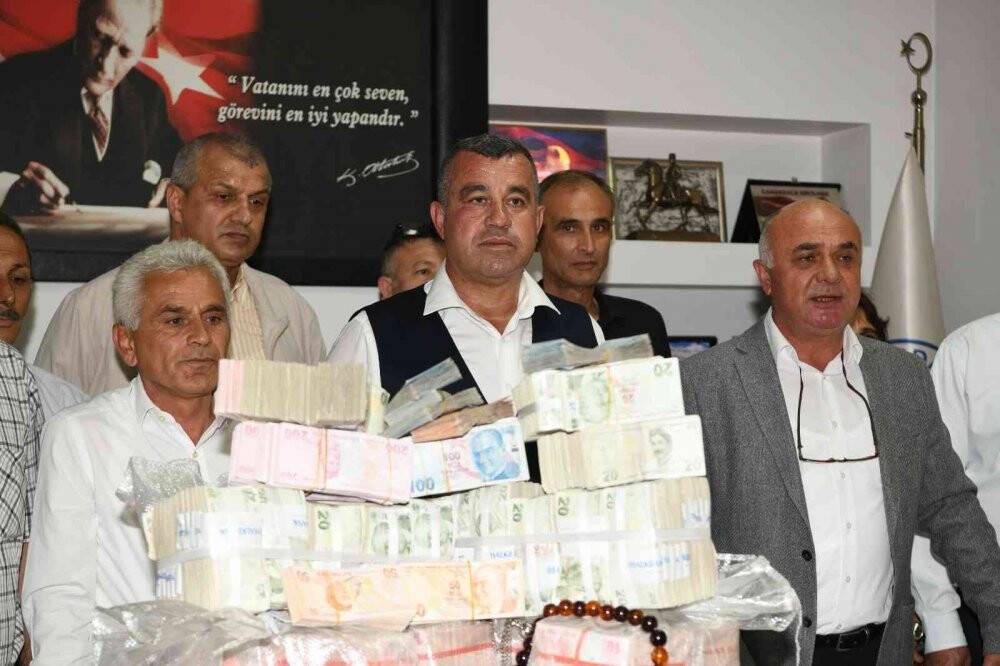 Güreş ağası, 1 milyon 17 bin TL olan ağalık parasını katırla getirdi