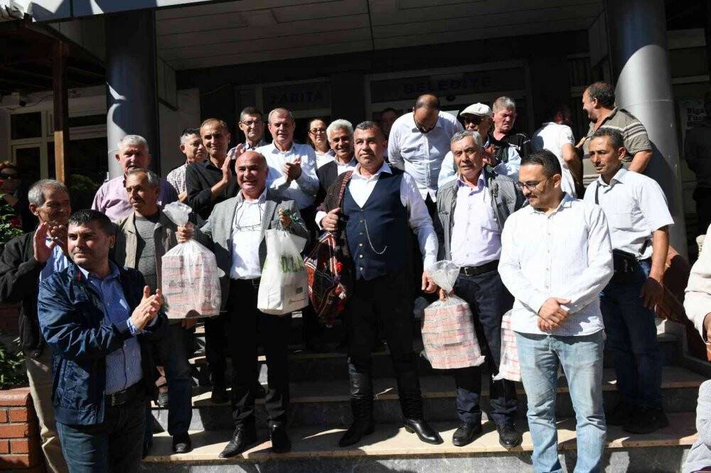 Güreş ağası, 1 milyon 17 bin TL olan ağalık parasını katırla getirdi