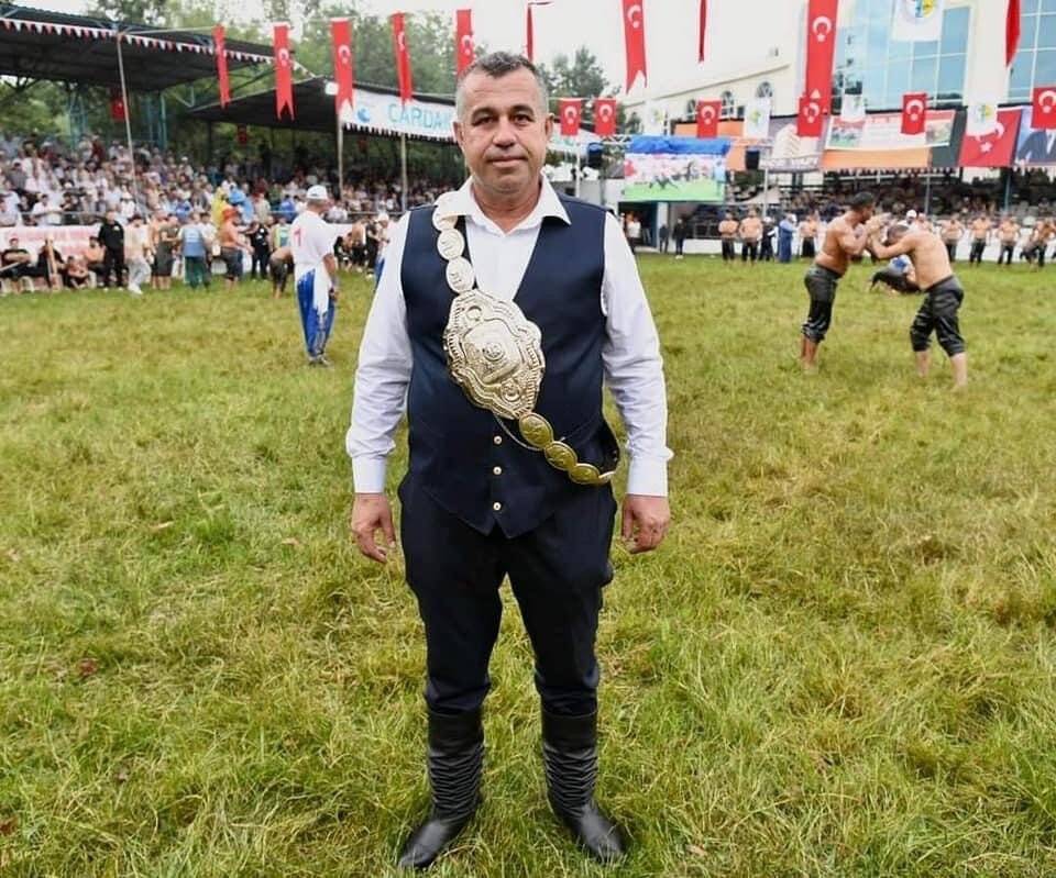 Güreş ağası, 1 milyon 17 bin TL olan ağalık parasını katırla getirdi