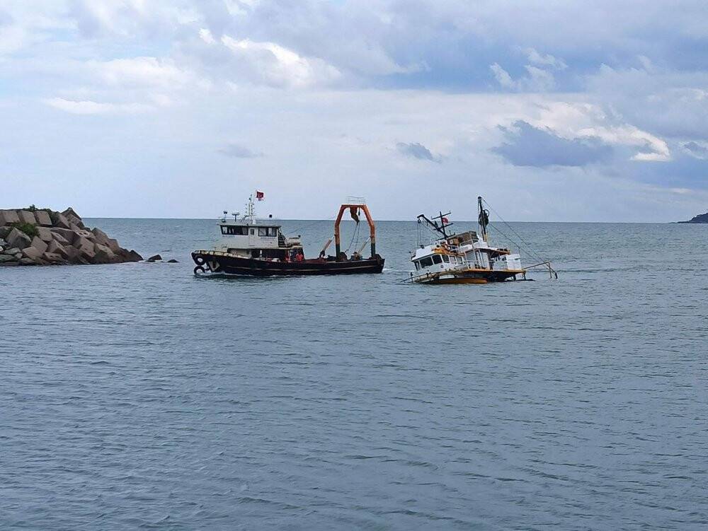 Kurtarılmak isterken batan tekne 2 gündür kurtarılmayı bekliyor