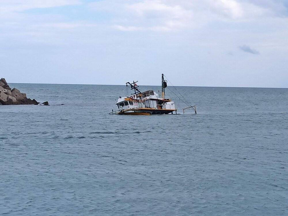 Kurtarılmak isterken batan tekne 2 gündür kurtarılmayı bekliyor