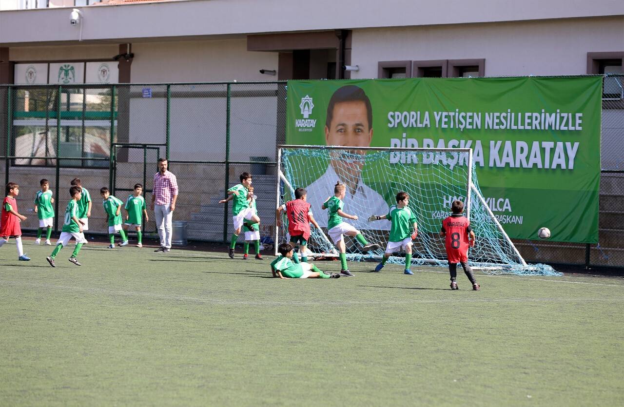 karatayda-ilkokullararasi-futbol-turnuvasi-6.jpg