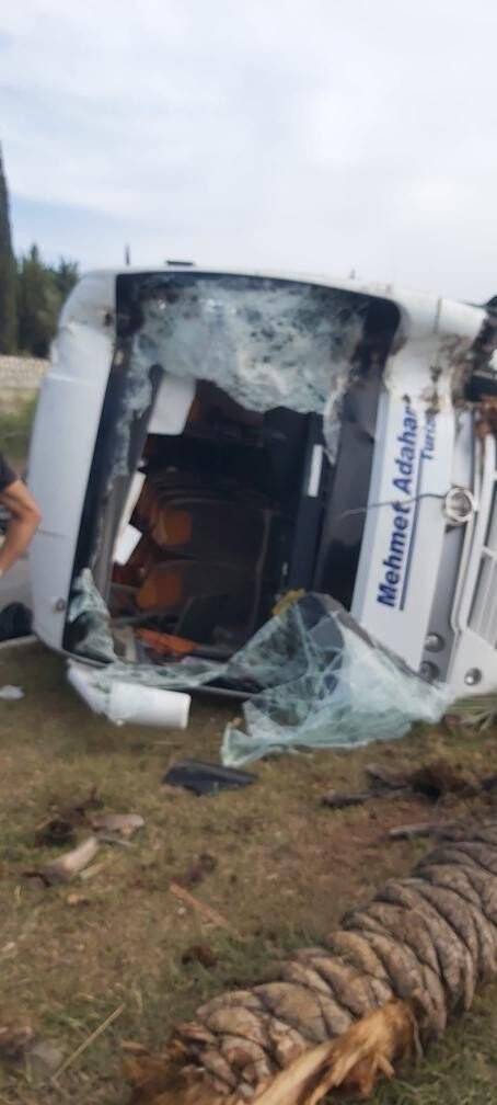 Servis aracı kaza yaptı, 14 öğrenci hafif yaralandı