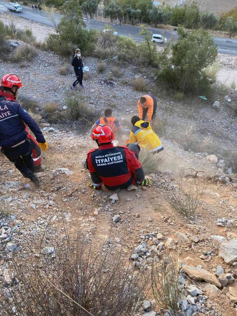 50 metrelik uçurumdan yuvarlanmış halde bulundu
