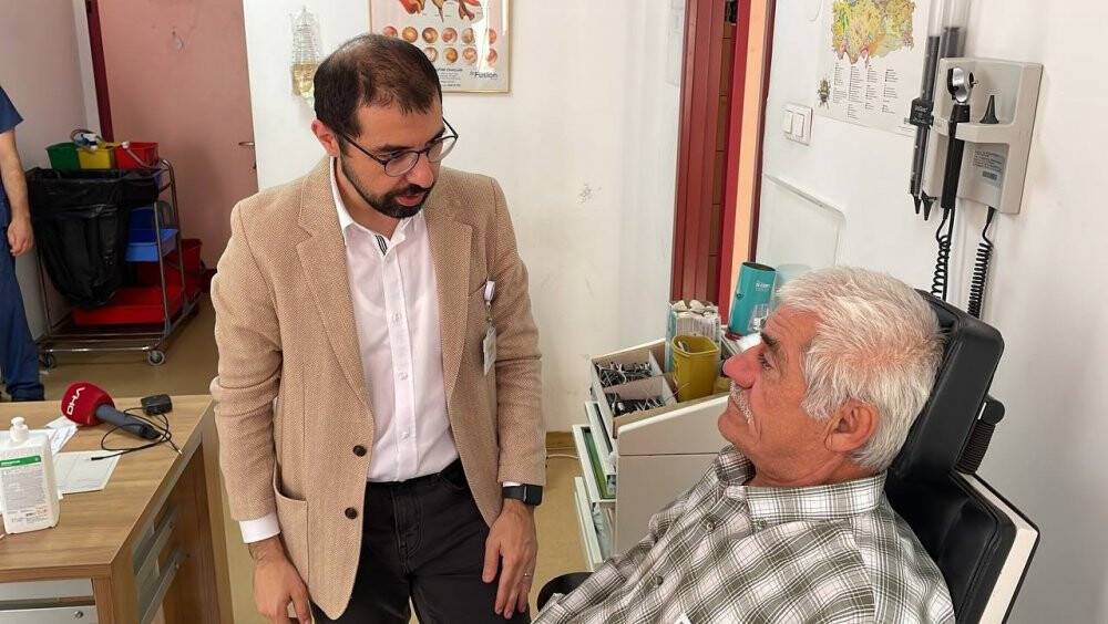 50 yıldır burnunda mermiyle yaşadı