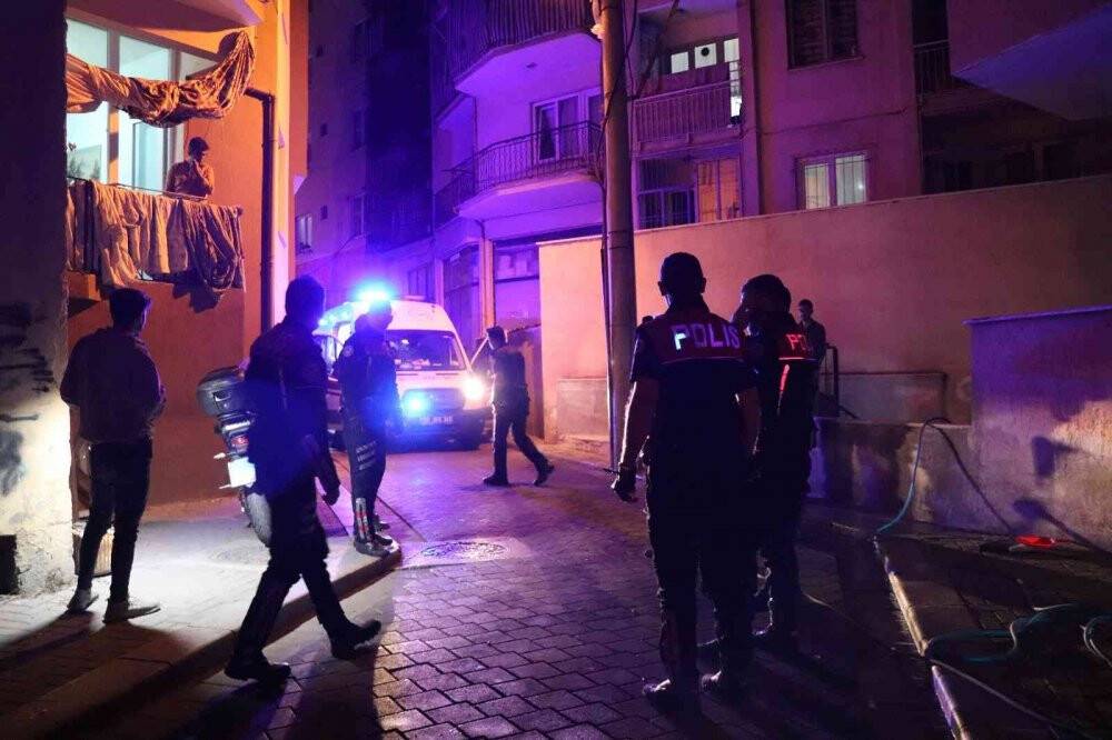 Amca oğullarının muhtarlık seçimine dayanan kavgasında kan aktı: 4 yaralı