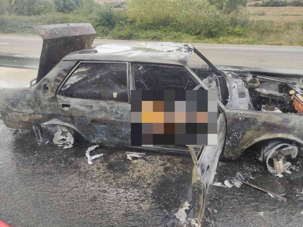 Babanın yanarak hayatını kaybettiği araçtan oğlu son anda çıkarılmış