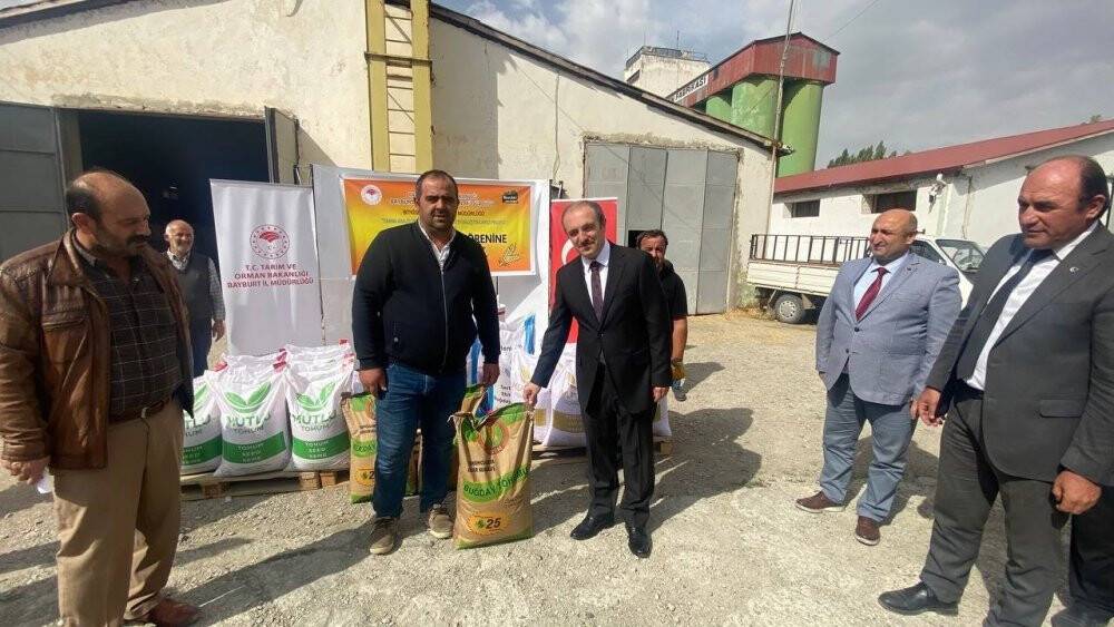 Bayburt’ta 760 çiftçiye 320 ton tohum desteği verildi