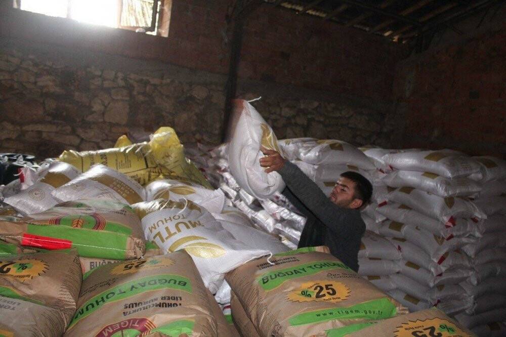 Bayburt’ta 760 çiftçiye 320 ton tohum desteği verildi