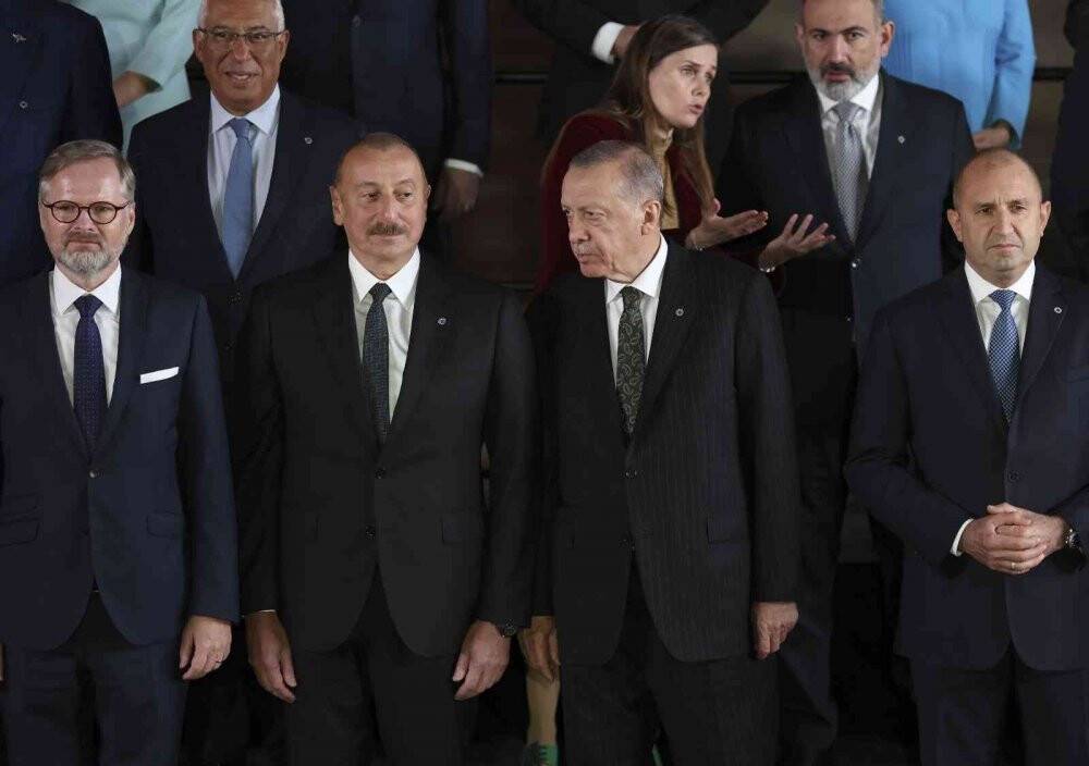 Cumhurbaşkanı Erdoğan, Avrupa Siyasi Topluluğu Zirvesi aile fotoğrafına katıldı