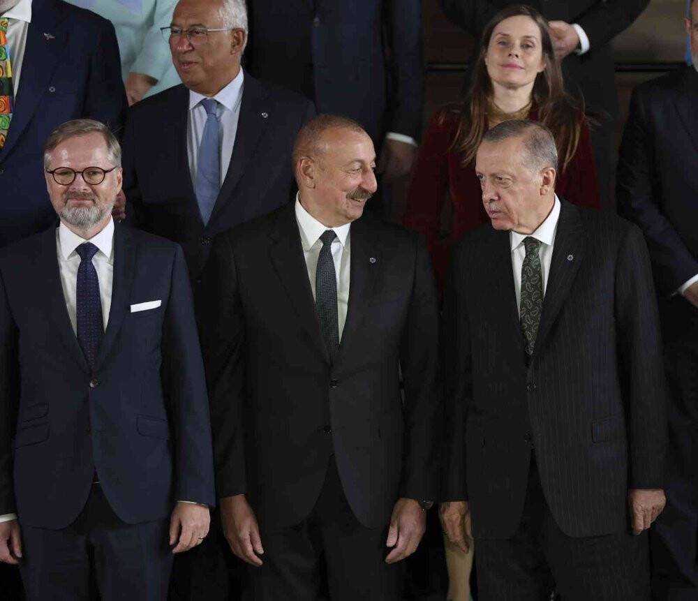 Cumhurbaşkanı Erdoğan, Avrupa Siyasi Topluluğu Zirvesi aile fotoğrafına katıldı