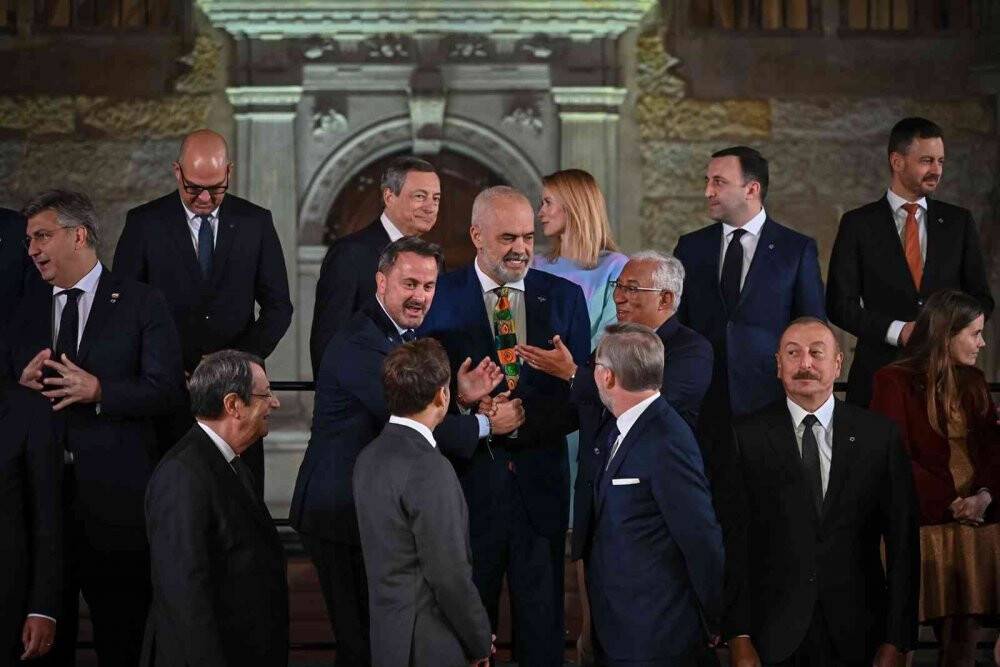 Cumhurbaşkanı Erdoğan, Avrupa Siyasi Topluluğu Zirvesi aile fotoğrafına katıldı