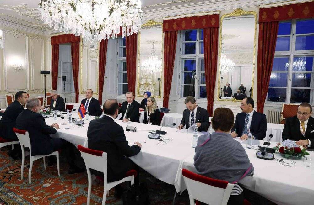 Cumhurbaşkanı Erdoğan, Ermenistan Başbakanı Paşinyan ile bir araya geldi