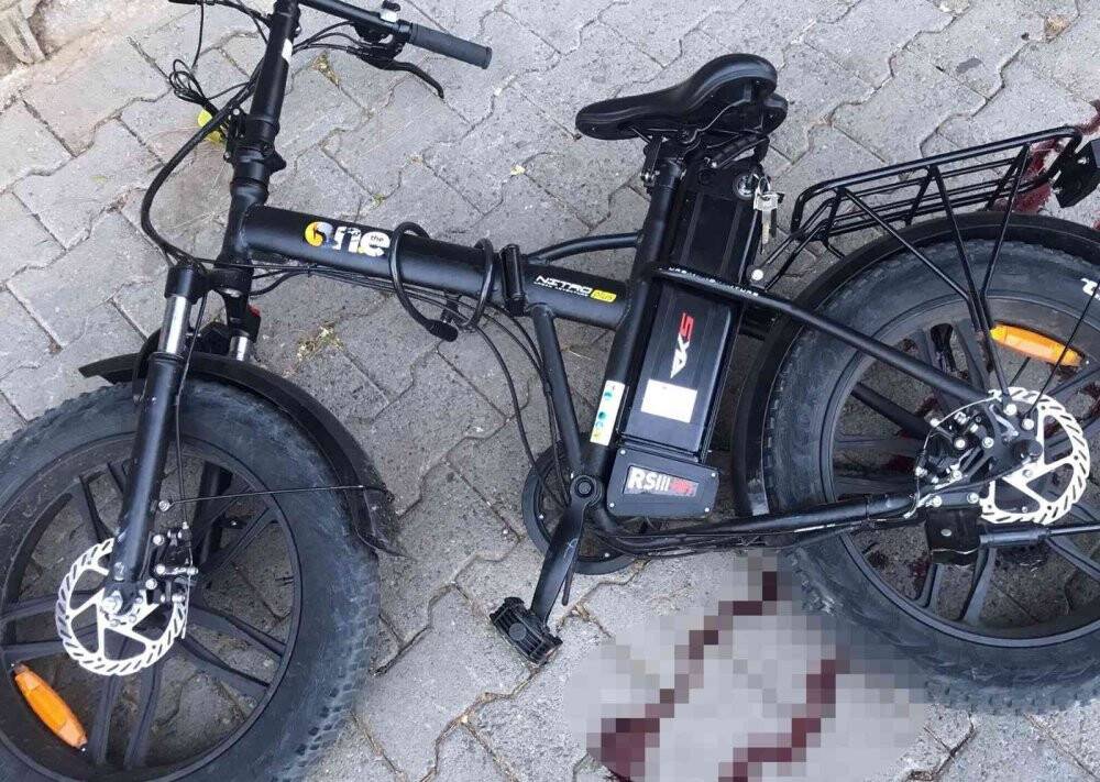 Elektrikli bisikletten düşen genç kız hastanede hayatını kaybetti