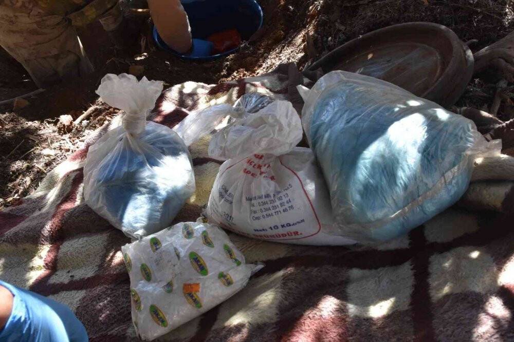 Jandarma patlayıcı yapımında kullanılan malzeme ele geçirdi