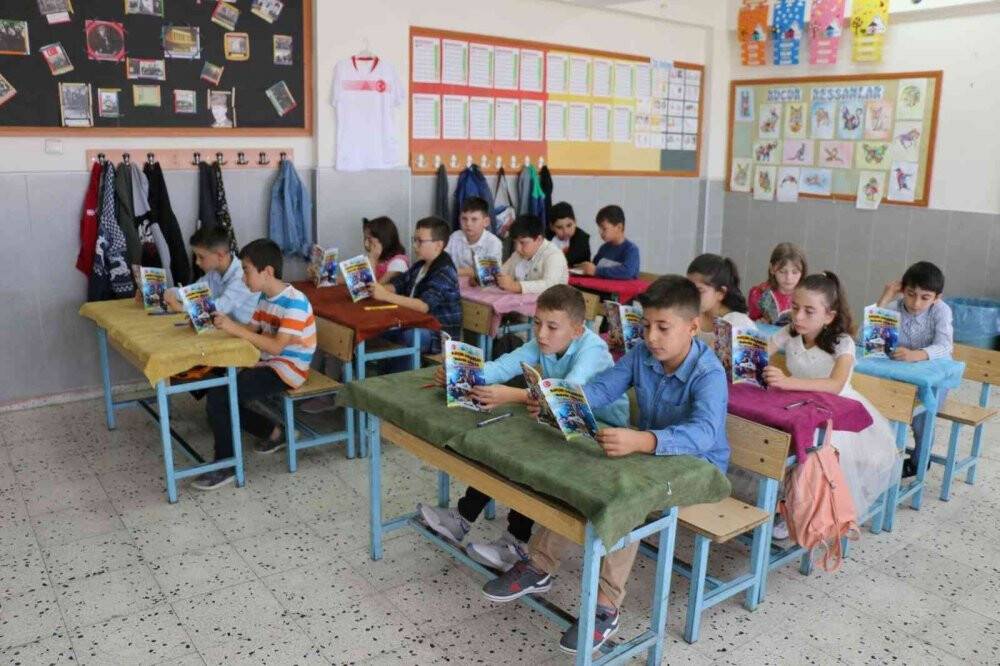 Küçük yaşta kendi hikayelerini yazarak kitaplaştırdılar