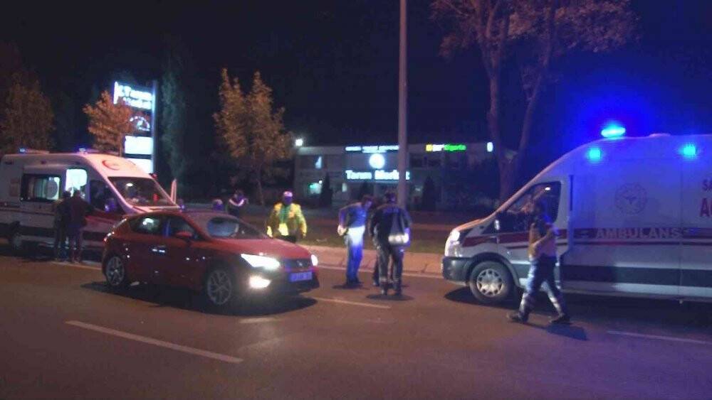 Trafikte kardeş kurşunu: Kardeşi tarafından otomobilin içerisinde vurulan şahıs yaralandı