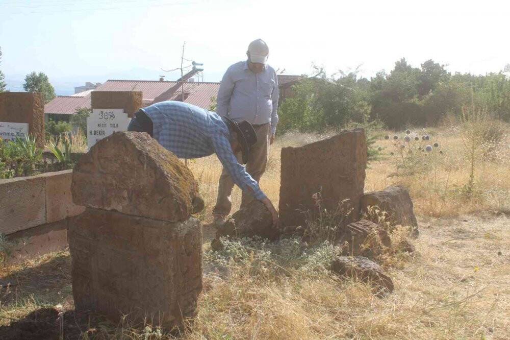 Ahlat’ta Türk büyüklerinin mezarları araştırılıyor