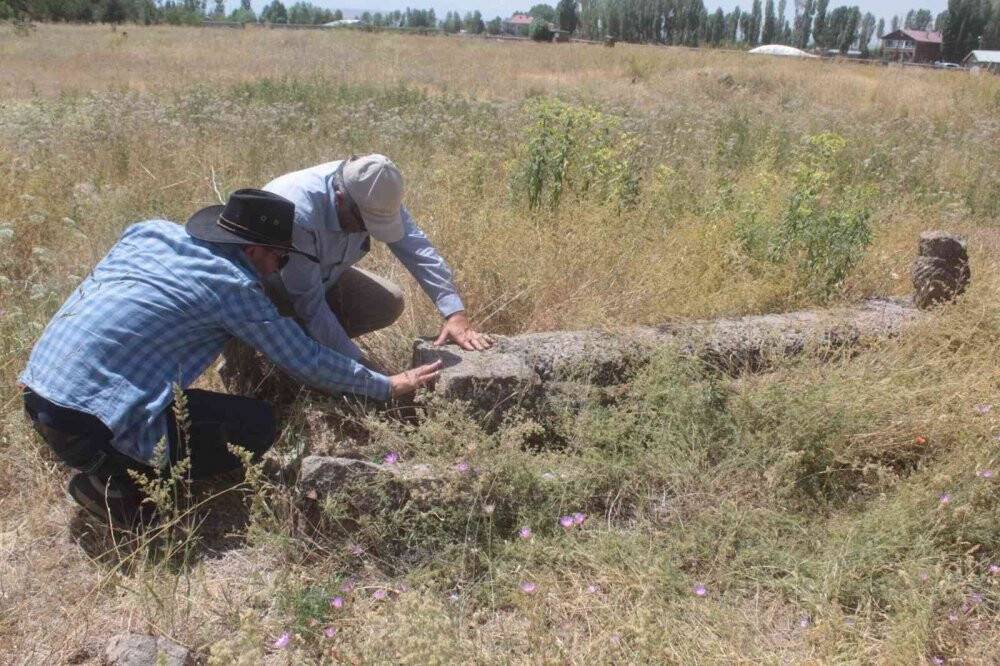 Ahlat’ta Türk büyüklerinin mezarları araştırılıyor