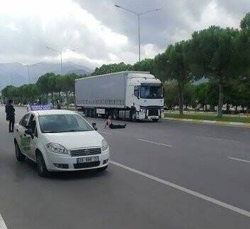 Akan trafikte yola yatan avukat, kendisine yardım etmek isteyen kadına dehşeti yaşattı
