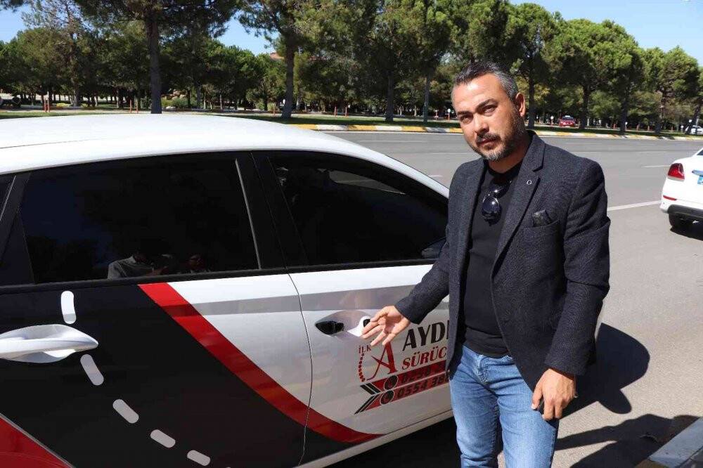 Akan trafikte yola yatan avukat, kendisine yardım etmek isteyen kadına dehşeti yaşattı