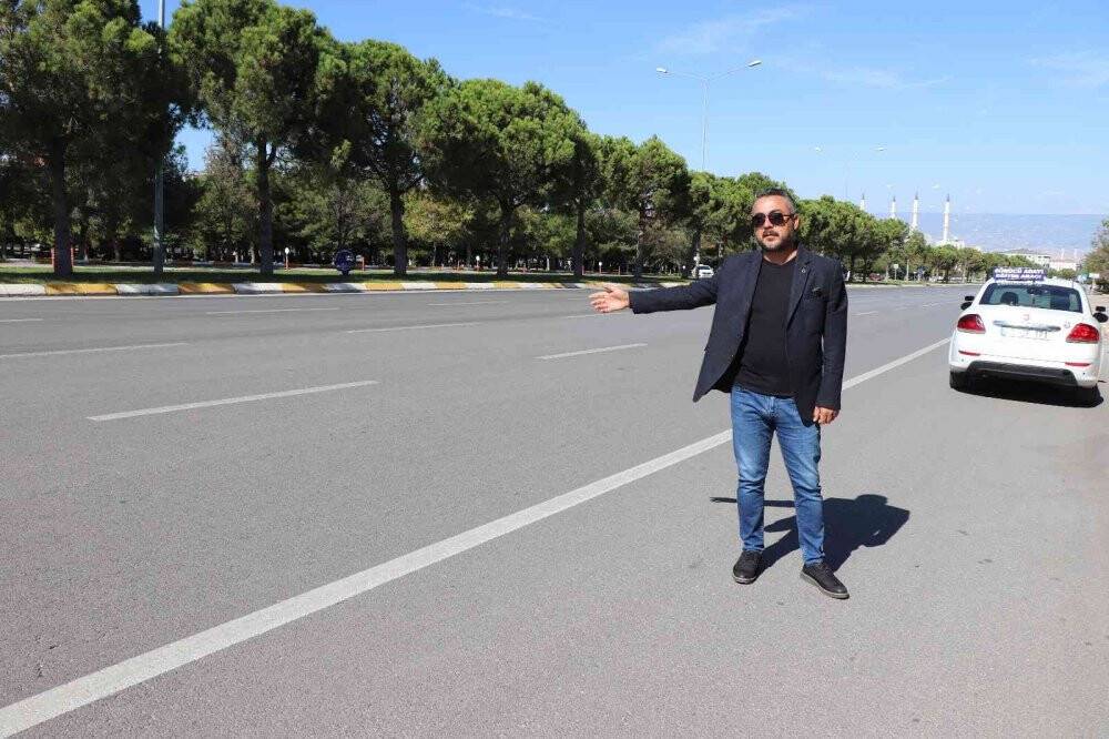 Akan trafikte yola yatan avukat, kendisine yardım etmek isteyen kadına dehşeti yaşattı