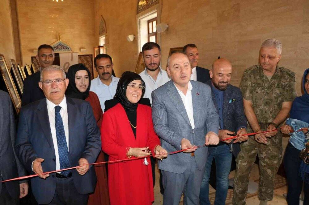 Altından tasarlanan Hilye-i Şerif sergisi