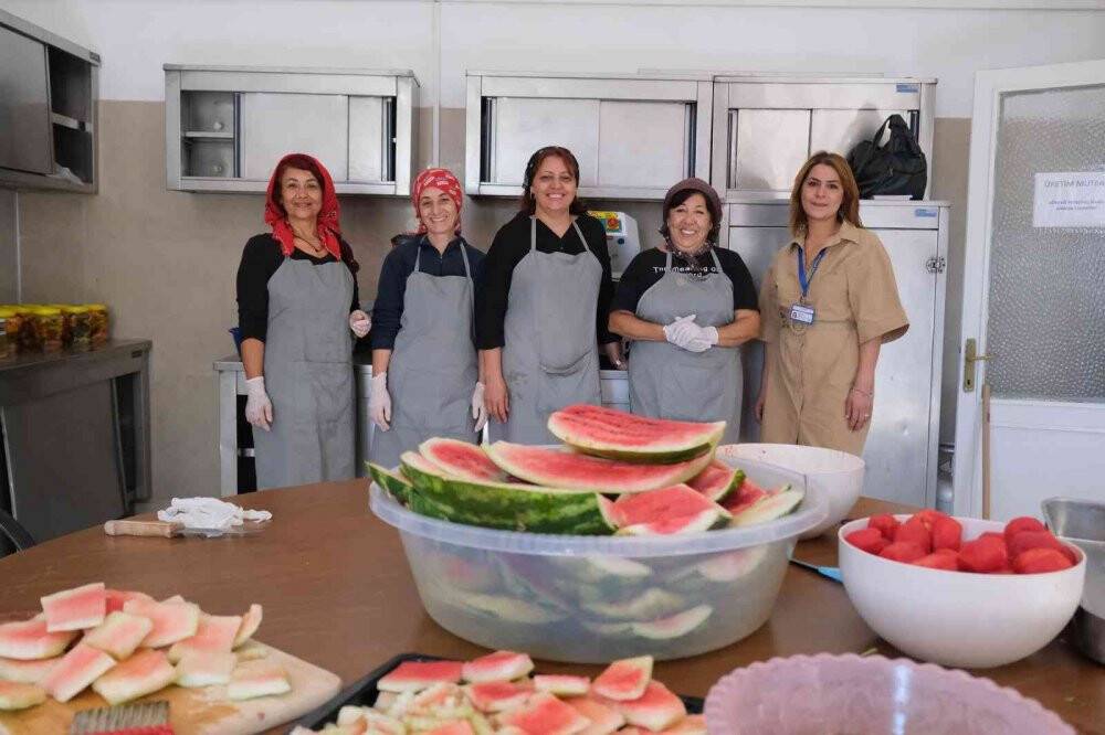 Ayvalık’ta kooperatif mutfağında kış hazırlıkları