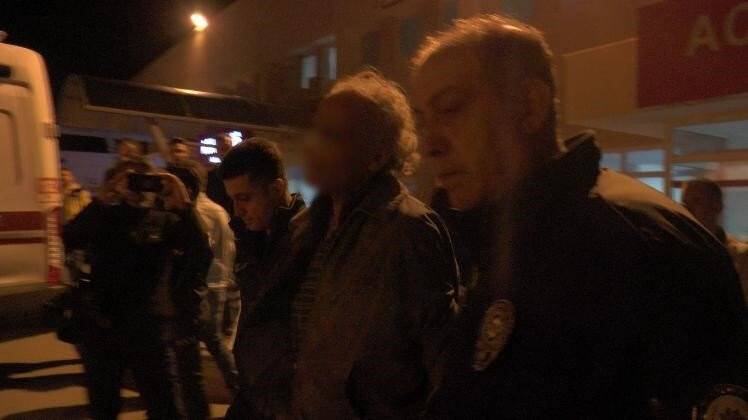 İçerisinde hasta ve sağlık personeli olan ambulansı kaçırdı