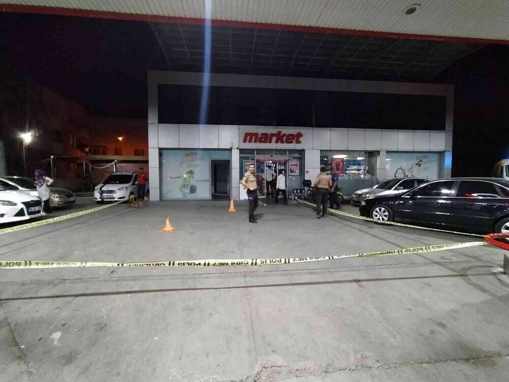 Kar maskeli kişiler akaryakıt istasyonuna silahlı saldırı düzenledi: 2 yaralı