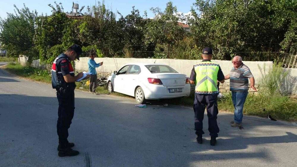 Manavgat’ta motosiklet ile otomobil çarpıştı: 4 yaralı