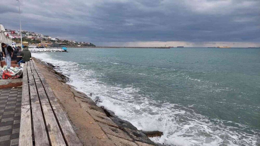 Marmara Denizi’nde ulaşıma poyraz engeli