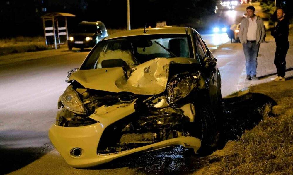 Edirne’de iki otomobil çarpıştı: 3 yaralı