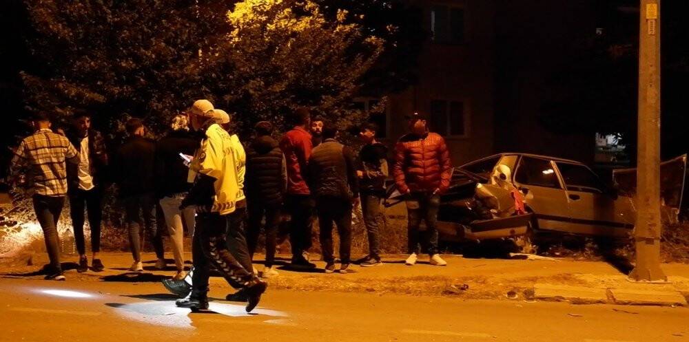 Edirne’de iki otomobil çarpıştı: 3 yaralı