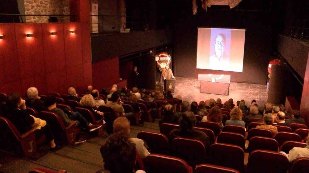 Oyuncu İsmail İncekara için İstanbul Tekel Sahnesi’nde anma töreni düzenlendi