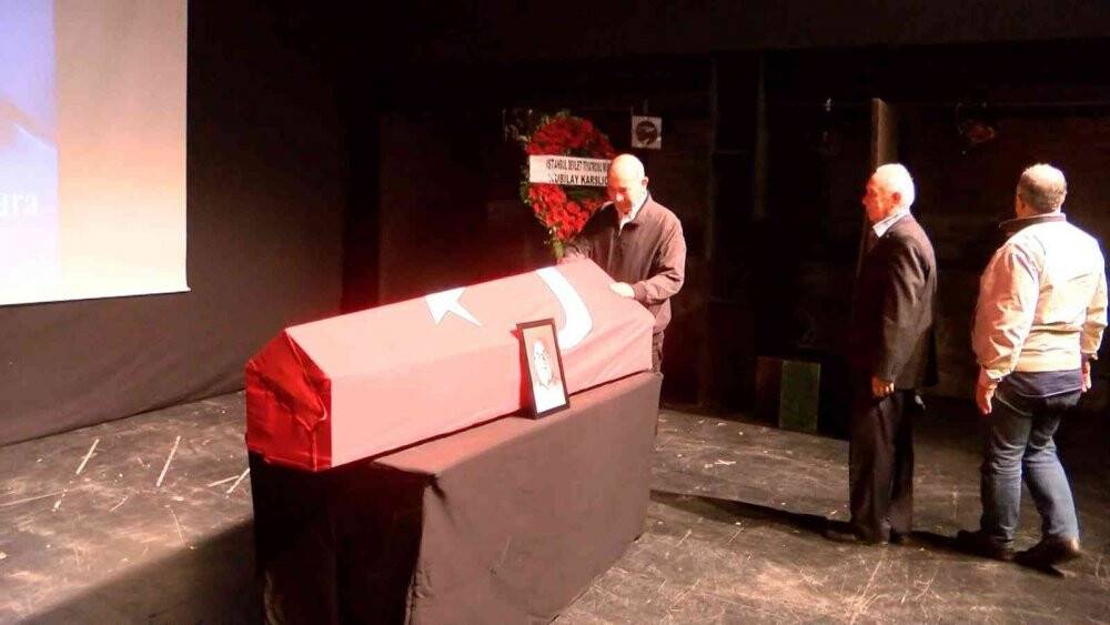 Oyuncu İsmail İncekara için İstanbul Tekel Sahnesi’nde anma töreni düzenlendi
