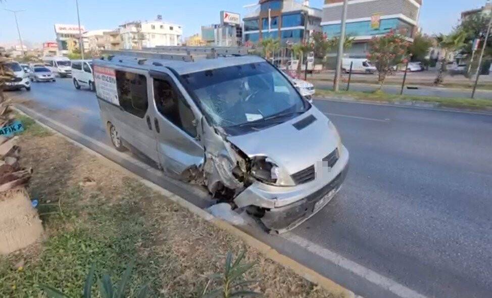Yol kenarında duran motosiklet sürücüsünün acı sonu