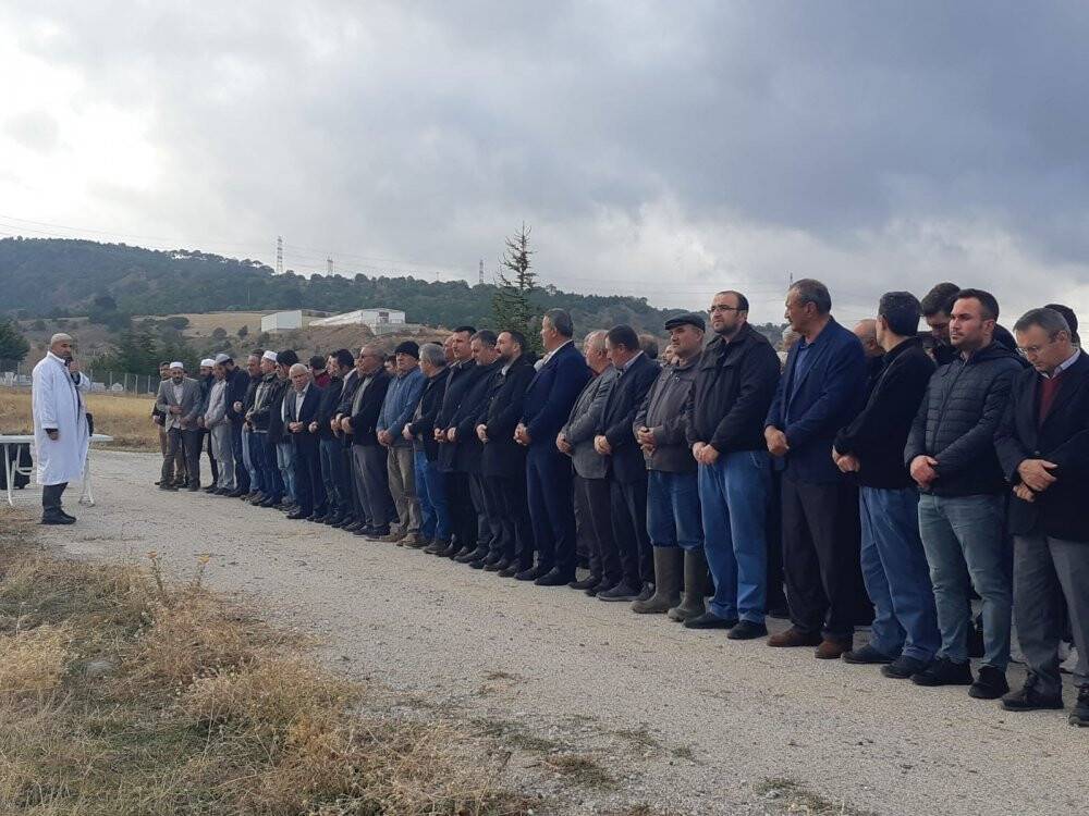 Babaları tarafından katledilen iki kardeş ve anneleri son yolculuğuna uğurlandı