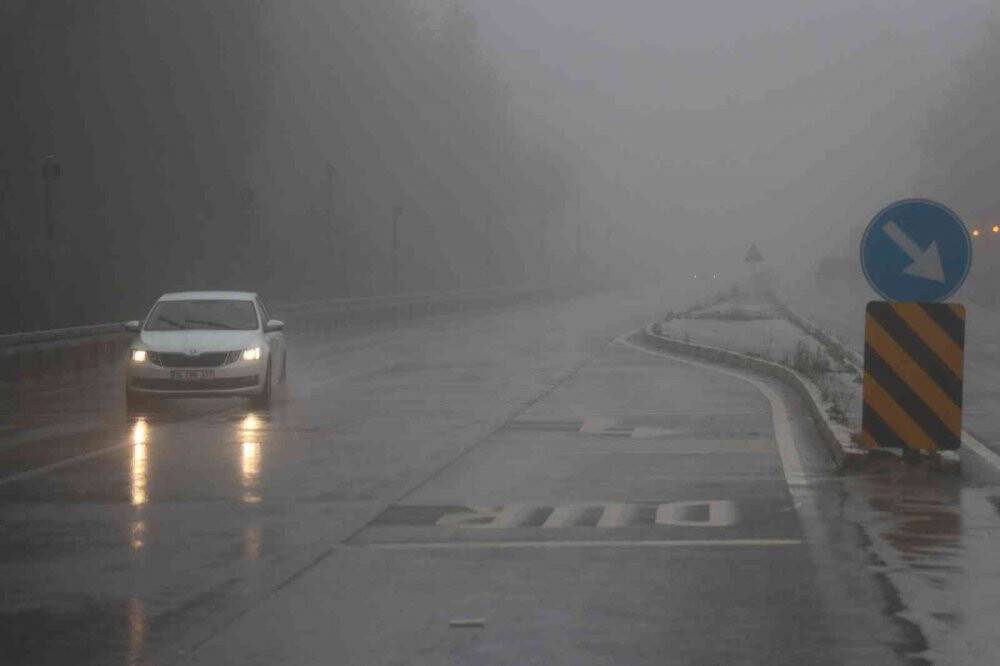 Bolu Dağı’nda sağanak ve yoğun sis etkili oluyor