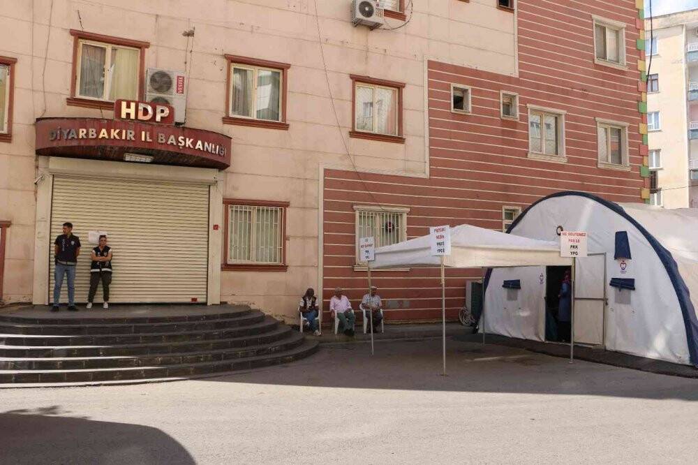 Çocuklarını terör örgütüne kaptıran ailelerin direnişi sürüyor