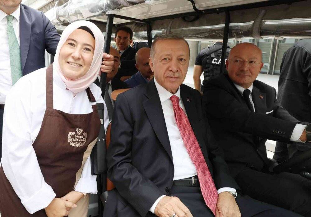 Cumhurbaşkanı Erdoğan, Galataport İstanbul’da incelemelerde bulundu