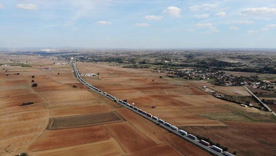 Günlerdir sınırda bekleyen tır şoförleri: "İnsanlıktan çıktık, tuvaletimizi bile yapamıyoruz"