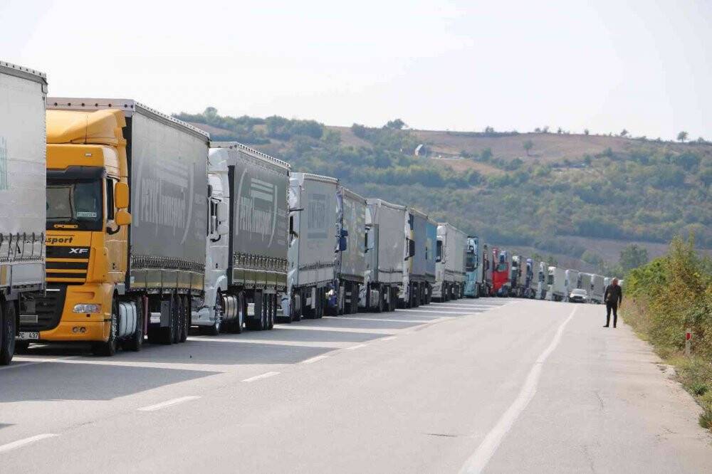 Günlerdir sınırda bekleyen tır şoförleri: "İnsanlıktan çıktık, tuvaletimizi bile yapamıyoruz"