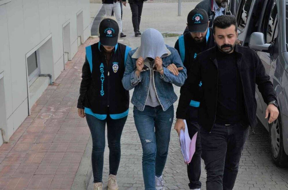 Ölen bebeği 23 gün çatıda saklamış, sonrasında tarlaya gömmüş