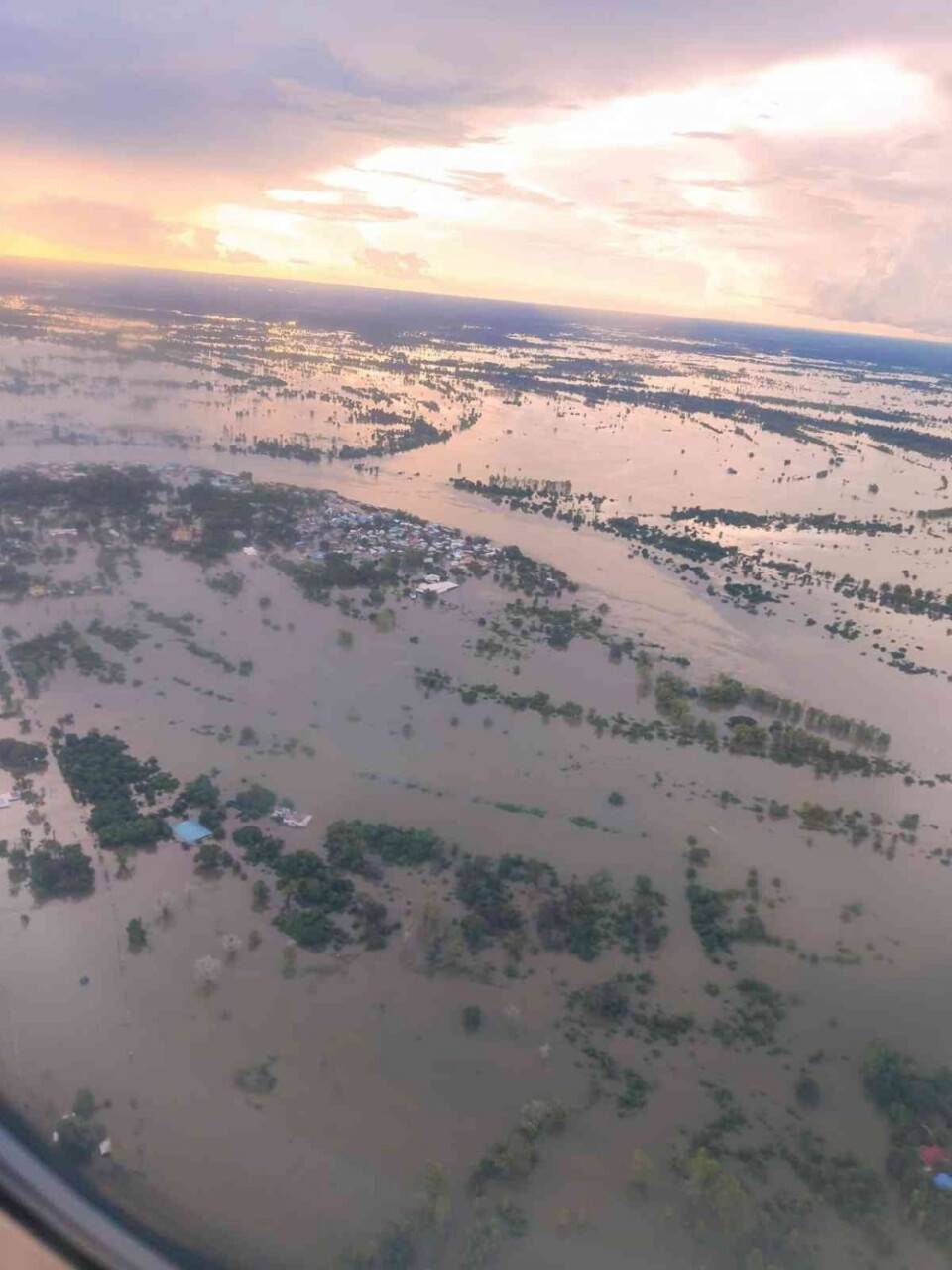 Tayland’da bir kentin neredeyse tamamı sular altına kaldı