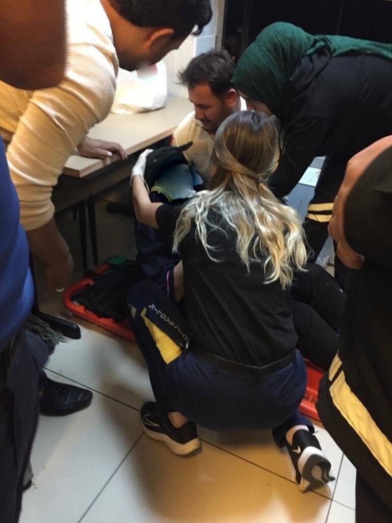 KYK yurdunda asansörün kapısına kafası sıkışan kadın yaralandı